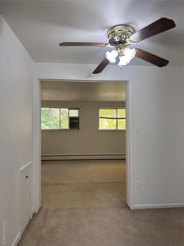 7421 Heather Heath, West Bloomfield, MI 48322