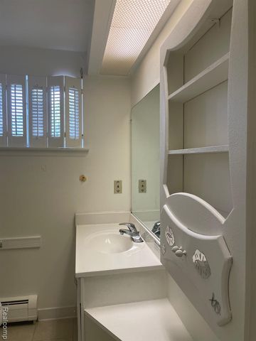 7421 Heather Heath, West Bloomfield, MI 48322