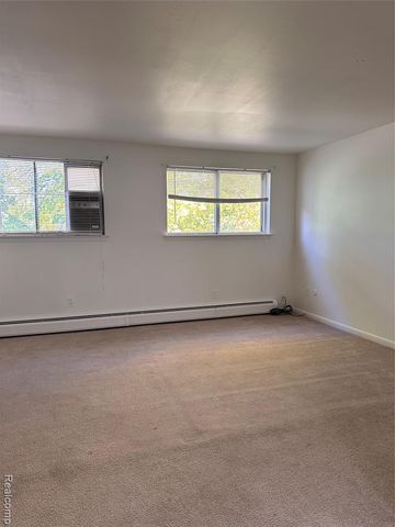 7421 Heather Heath, West Bloomfield, MI 48322