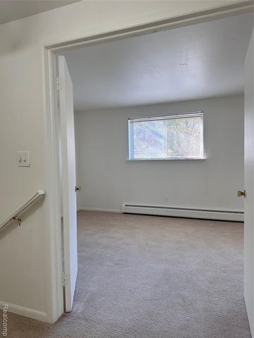 7421 Heather Heath, West Bloomfield, MI 48322