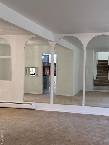 7421 Heather Heath, West Bloomfield, MI 48322