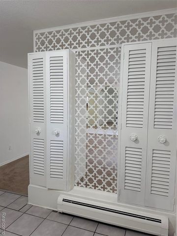 7421 Heather Heath, West Bloomfield, MI 48322