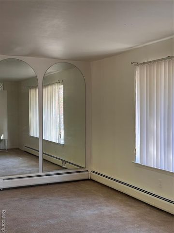 7421 Heather Heath, West Bloomfield, MI 48322