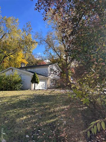 7421 Heather Heath, West Bloomfield, MI 48322