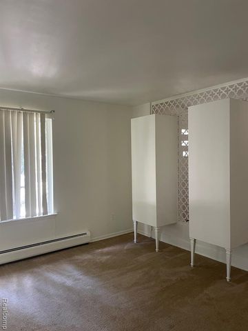 7421 Heather Heath, West Bloomfield, MI 48322