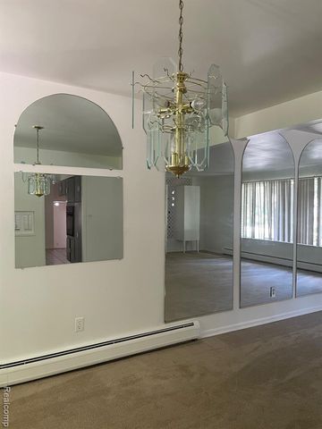 7421 Heather Heath, West Bloomfield, MI 48322