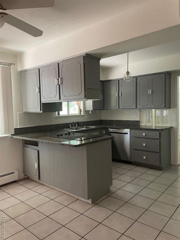 7421 Heather Heath, West Bloomfield, MI 48322