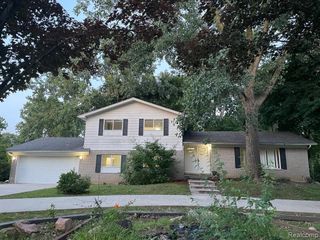 7421 Heather Heath, West Bloomfield, MI 48322