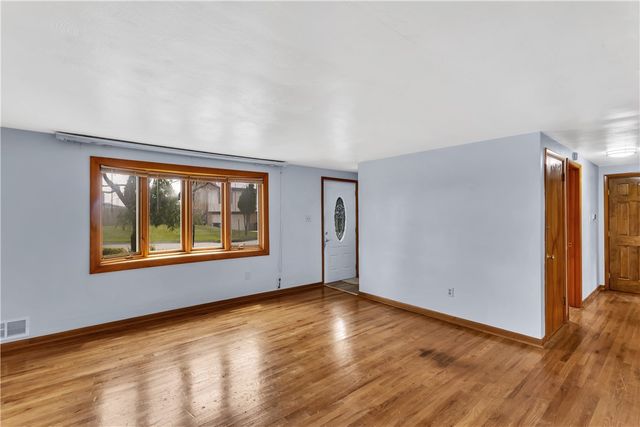 51 Revo Rd, Baldwin Boro, PA 15236