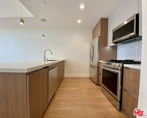 8017 W NORTON Avenue 402, West Hollywood, CA 90046