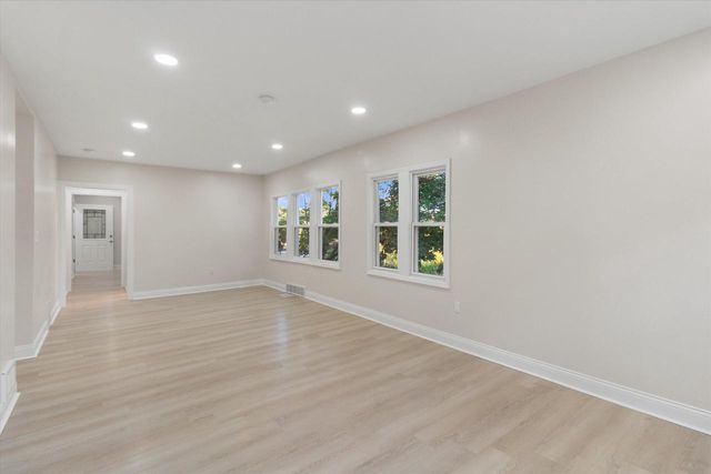 6800 Auburn AVENUE #6802, Wauwatosa, WI 53213