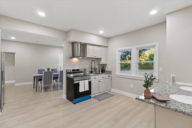 6800 Auburn AVENUE #6802, Wauwatosa, WI 53213