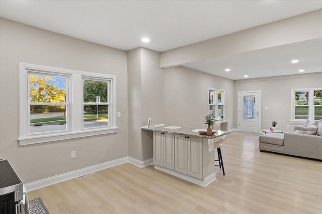 6800 Auburn AVENUE #6802, Wauwatosa, WI 53213