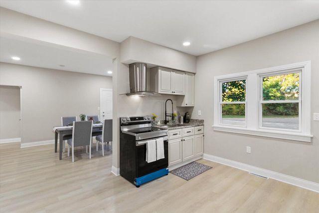 6800 Auburn AVENUE #6802, Wauwatosa, WI 53213