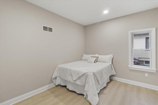 6800 Auburn AVENUE #6802, Wauwatosa, WI 53213