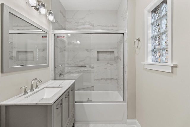 6800 Auburn AVENUE #6802, Wauwatosa, WI 53213