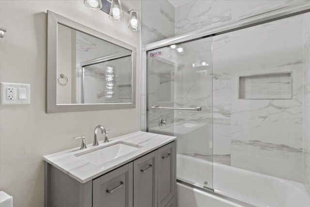 6800 Auburn AVENUE #6802, Wauwatosa, WI 53213