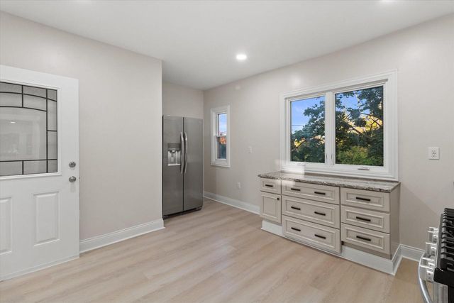 6800 Auburn AVENUE #6802, Wauwatosa, WI 53213