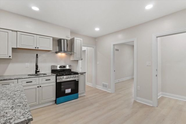 6800 Auburn AVENUE #6802, Wauwatosa, WI 53213