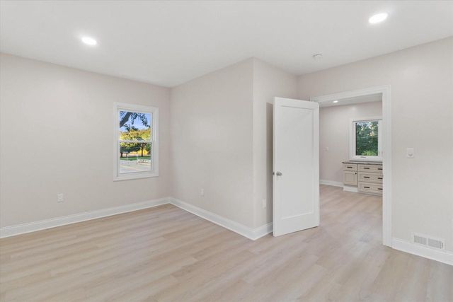 6800 Auburn AVENUE #6802, Wauwatosa, WI 53213