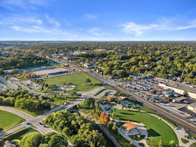 6800 Auburn AVENUE #6802, Wauwatosa, WI 53213