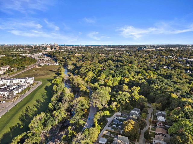 6800 Auburn AVENUE #6802, Wauwatosa, WI 53213