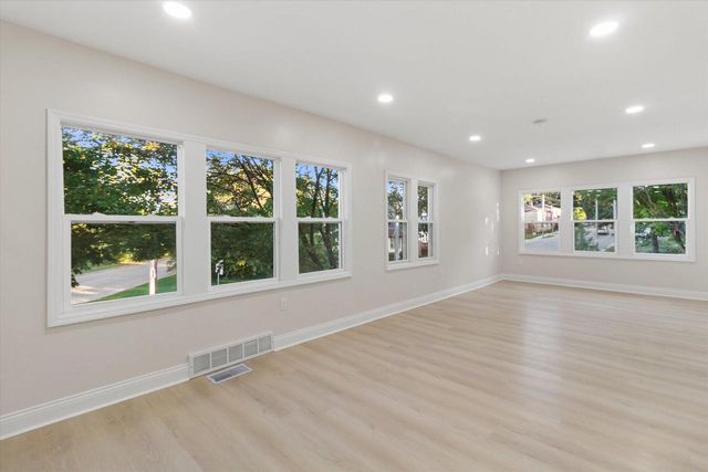 6800 Auburn AVENUE #6802, Wauwatosa, WI 53213