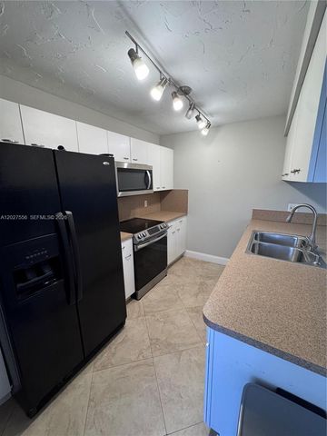 1532 W Harmony Lake Cir, Davie, FL 33324