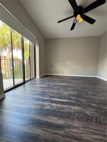 1532 W Harmony Lake Cir, Davie, FL 33324