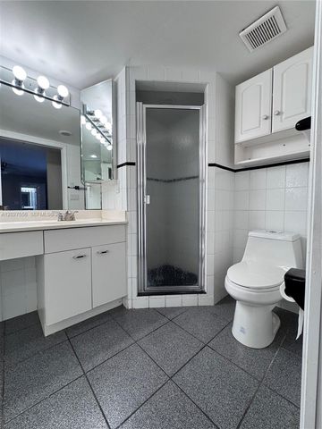 1532 W Harmony Lake Cir, Davie, FL 33324