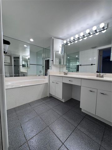 1532 W Harmony Lake Cir, Davie, FL 33324