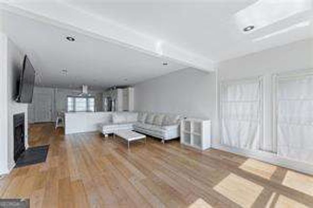 908 Lenox Hill Court NE, Atlanta, GA 30324