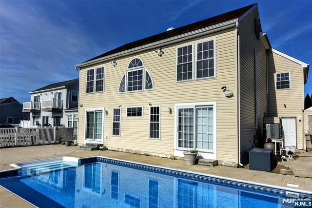 61 Ocean Gate Avenue, Berkeley, NJ 08721