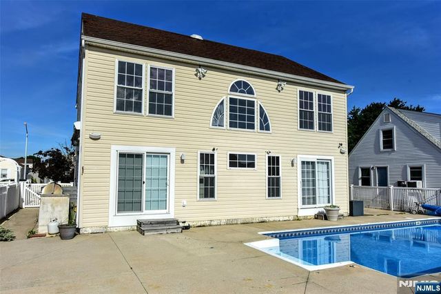 61 Ocean Gate Avenue, Berkeley, NJ 08721