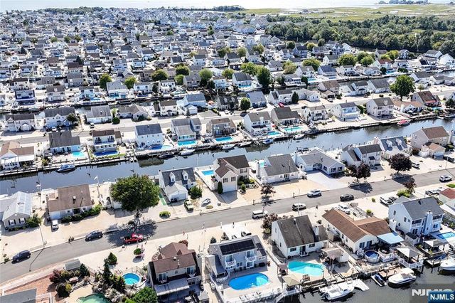 61 Ocean Gate Avenue, Berkeley, NJ 08721