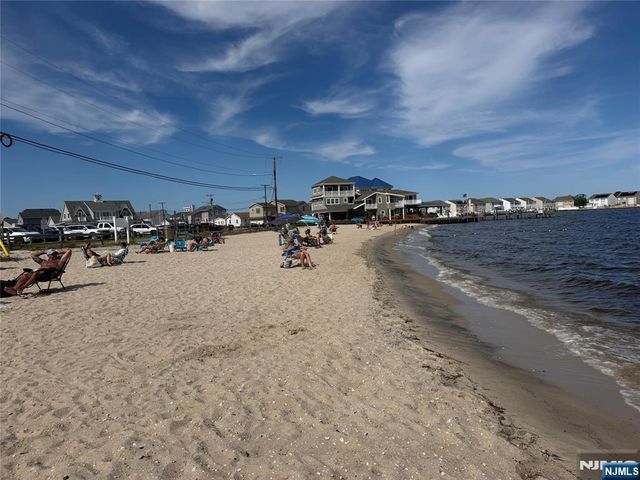 61 Ocean Gate Avenue, Berkeley, NJ 08721