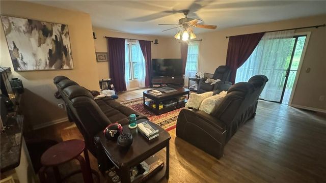 4291 Farmbrook Lane NE, Kennesaw, GA 30144