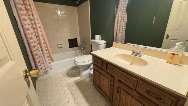 4291 Farmbrook Lane NE, Kennesaw, GA 30144