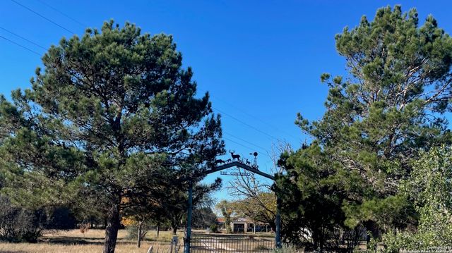 190 Gunther, Pipe Creek, TX 78063