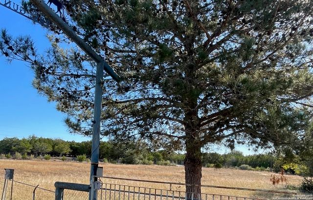 190 Gunther, Pipe Creek, TX 78063