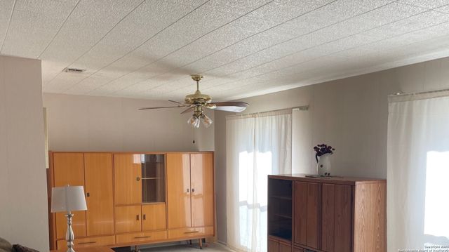 190 Gunther, Pipe Creek, TX 78063