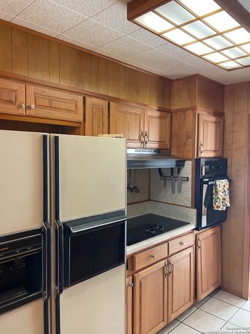 190 Gunther, Pipe Creek, TX 78063