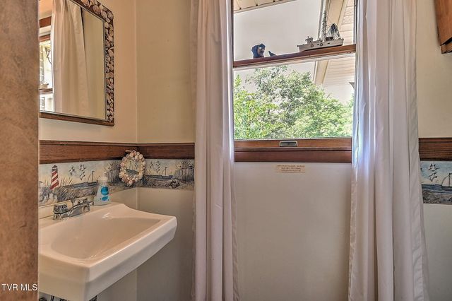 111 Skyline Drive, Bristol, TN 37620
