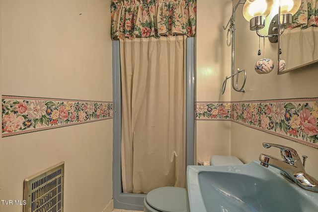 111 Skyline Drive, Bristol, TN 37620