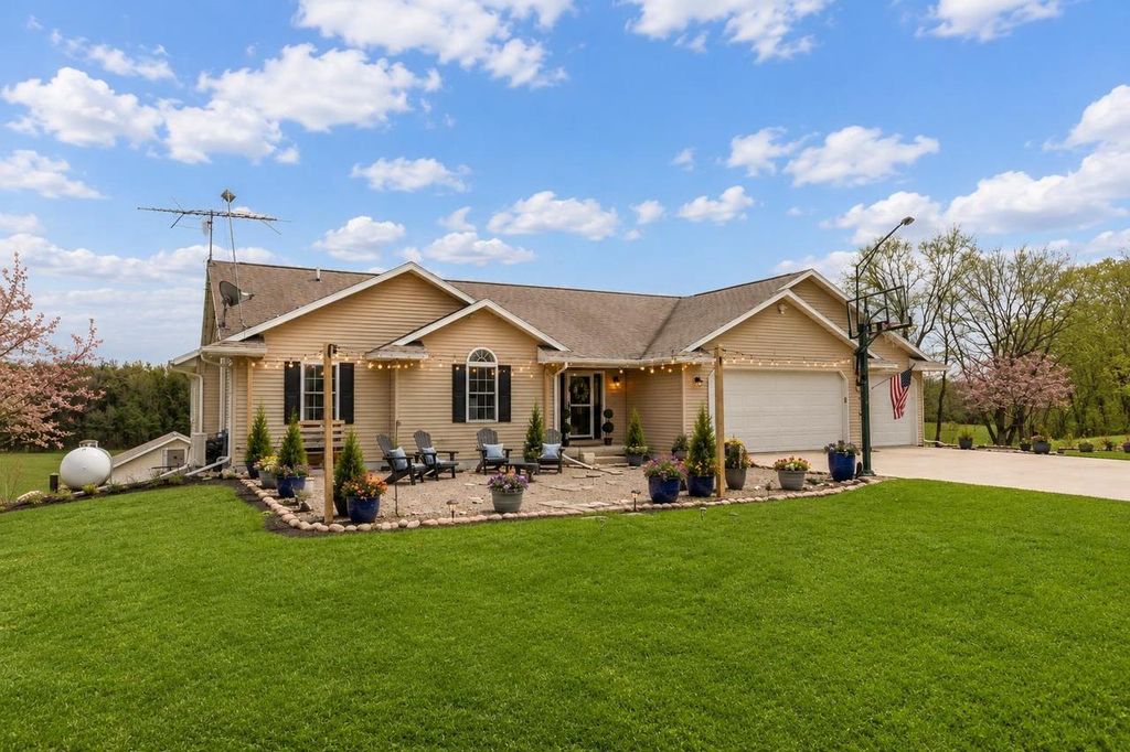 W8096 COUNTY ROAD MM, Wautoma, WI 54982