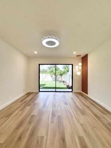 21547 Altamira Avenue, Boca Raton, FL 33433