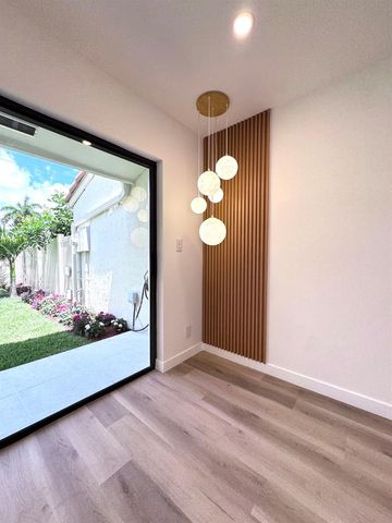 21547 Altamira Avenue, Boca Raton, FL 33433