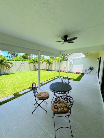 21547 Altamira Avenue, Boca Raton, FL 33433