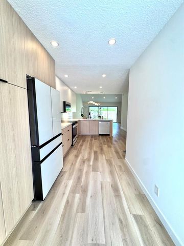21547 Altamira Avenue, Boca Raton, FL 33433