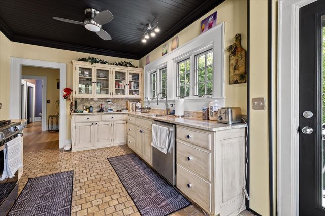 3403 Alta Vista Drive, Chattanooga, TN 37411